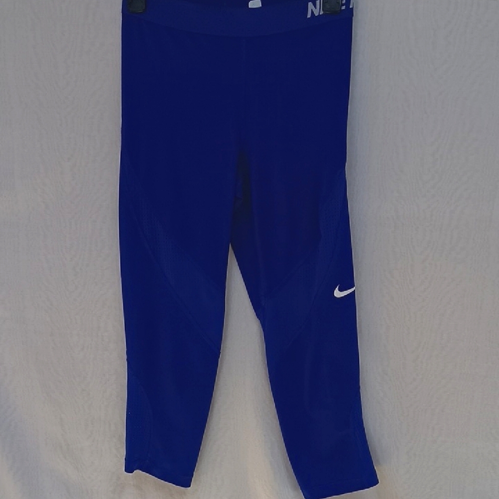 Nike Dri-Fit Capris Size M